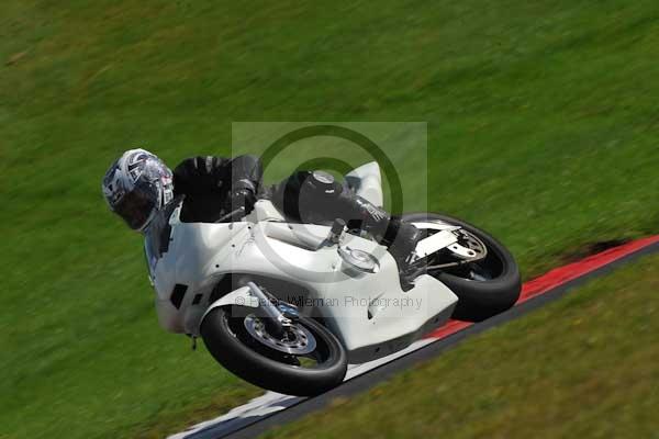 Motorcycle action photographs;cadwell;cadwell park photographs;event digital images;eventdigitalimages;motor racing louth lincolnshire;no limits trackday;peter wileman photography;trackday;trackday digital images;trackday photos