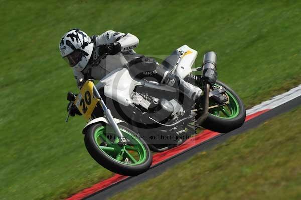 Motorcycle action photographs;cadwell;cadwell park photographs;event digital images;eventdigitalimages;motor racing louth lincolnshire;no limits trackday;peter wileman photography;trackday;trackday digital images;trackday photos