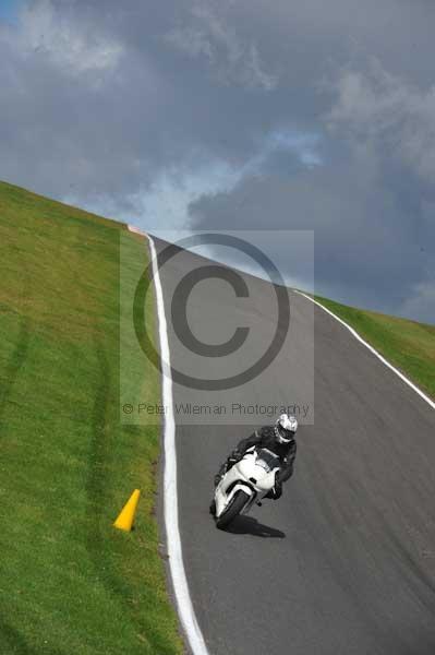 Motorcycle action photographs;cadwell;cadwell park photographs;event digital images;eventdigitalimages;motor racing louth lincolnshire;no limits trackday;peter wileman photography;trackday;trackday digital images;trackday photos