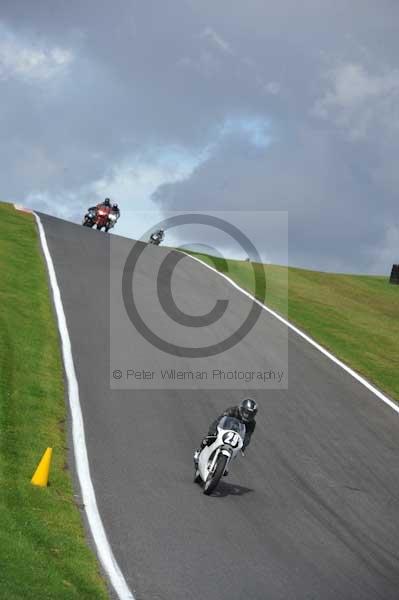 Motorcycle action photographs;cadwell;cadwell park photographs;event digital images;eventdigitalimages;motor racing louth lincolnshire;no limits trackday;peter wileman photography;trackday;trackday digital images;trackday photos