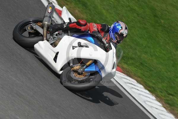 Motorcycle action photographs;cadwell;cadwell park photographs;event digital images;eventdigitalimages;motor racing louth lincolnshire;no limits trackday;peter wileman photography;trackday;trackday digital images;trackday photos
