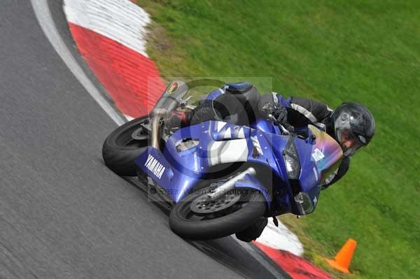 Motorcycle action photographs;cadwell;cadwell park photographs;event digital images;eventdigitalimages;motor racing louth lincolnshire;no limits trackday;peter wileman photography;trackday;trackday digital images;trackday photos