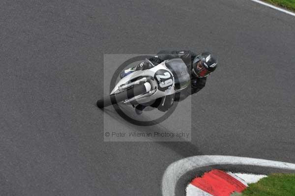 Motorcycle action photographs;cadwell;cadwell park photographs;event digital images;eventdigitalimages;motor racing louth lincolnshire;no limits trackday;peter wileman photography;trackday;trackday digital images;trackday photos