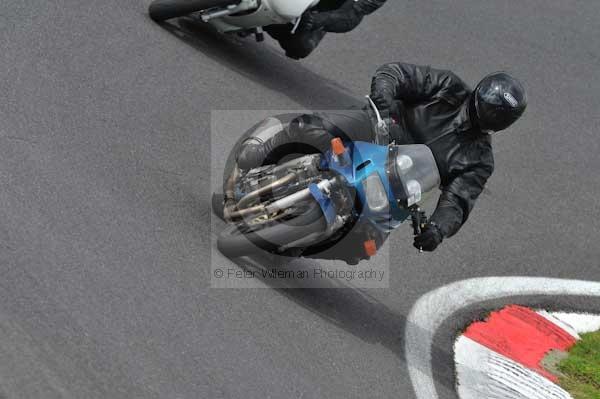 Motorcycle action photographs;cadwell;cadwell park photographs;event digital images;eventdigitalimages;motor racing louth lincolnshire;no limits trackday;peter wileman photography;trackday;trackday digital images;trackday photos