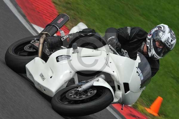 Motorcycle action photographs;cadwell;cadwell park photographs;event digital images;eventdigitalimages;motor racing louth lincolnshire;no limits trackday;peter wileman photography;trackday;trackday digital images;trackday photos