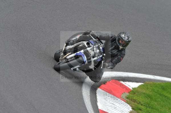 Motorcycle action photographs;cadwell;cadwell park photographs;event digital images;eventdigitalimages;motor racing louth lincolnshire;no limits trackday;peter wileman photography;trackday;trackday digital images;trackday photos