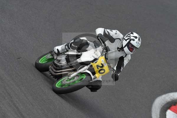 Motorcycle action photographs;cadwell;cadwell park photographs;event digital images;eventdigitalimages;motor racing louth lincolnshire;no limits trackday;peter wileman photography;trackday;trackday digital images;trackday photos