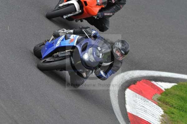 Motorcycle action photographs;cadwell;cadwell park photographs;event digital images;eventdigitalimages;motor racing louth lincolnshire;no limits trackday;peter wileman photography;trackday;trackday digital images;trackday photos