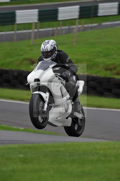 Motorcycle action photographs;cadwell;cadwell park photographs;event digital images;eventdigitalimages;motor racing louth lincolnshire;no limits trackday;peter wileman photography;trackday;trackday digital images;trackday photos