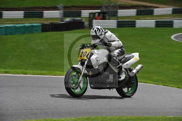 Motorcycle action photographs;cadwell;cadwell park photographs;event digital images;eventdigitalimages;motor racing louth lincolnshire;no limits trackday;peter wileman photography;trackday;trackday digital images;trackday photos