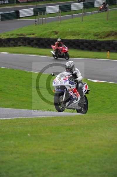 Motorcycle action photographs;cadwell;cadwell park photographs;event digital images;eventdigitalimages;motor racing louth lincolnshire;no limits trackday;peter wileman photography;trackday;trackday digital images;trackday photos