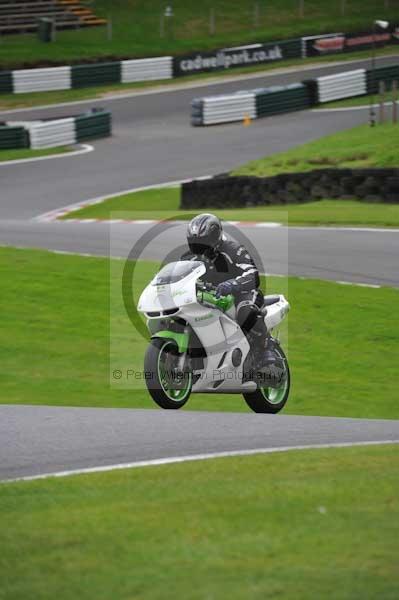 Motorcycle action photographs;cadwell;cadwell park photographs;event digital images;eventdigitalimages;motor racing louth lincolnshire;no limits trackday;peter wileman photography;trackday;trackday digital images;trackday photos