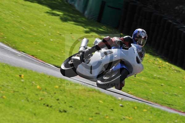Motorcycle action photographs;cadwell;cadwell park photographs;event digital images;eventdigitalimages;motor racing louth lincolnshire;no limits trackday;peter wileman photography;trackday;trackday digital images;trackday photos