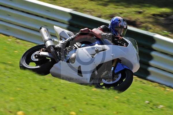 Motorcycle action photographs;cadwell;cadwell park photographs;event digital images;eventdigitalimages;motor racing louth lincolnshire;no limits trackday;peter wileman photography;trackday;trackday digital images;trackday photos