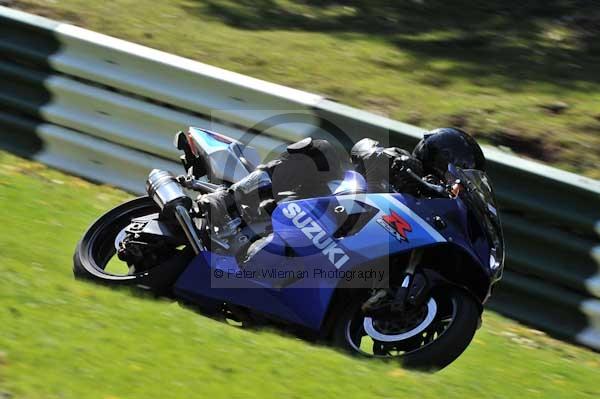 Motorcycle action photographs;cadwell;cadwell park photographs;event digital images;eventdigitalimages;motor racing louth lincolnshire;no limits trackday;peter wileman photography;trackday;trackday digital images;trackday photos