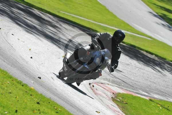 Motorcycle action photographs;cadwell;cadwell park photographs;event digital images;eventdigitalimages;motor racing louth lincolnshire;no limits trackday;peter wileman photography;trackday;trackday digital images;trackday photos