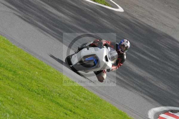 Motorcycle action photographs;cadwell;cadwell park photographs;event digital images;eventdigitalimages;motor racing louth lincolnshire;no limits trackday;peter wileman photography;trackday;trackday digital images;trackday photos
