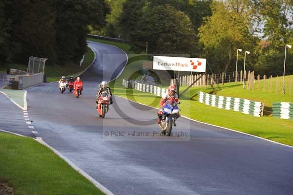 Motorcycle action photographs;cadwell;cadwell park photographs;event digital images;eventdigitalimages;motor racing louth lincolnshire;no limits trackday;peter wileman photography;trackday;trackday digital images;trackday photos