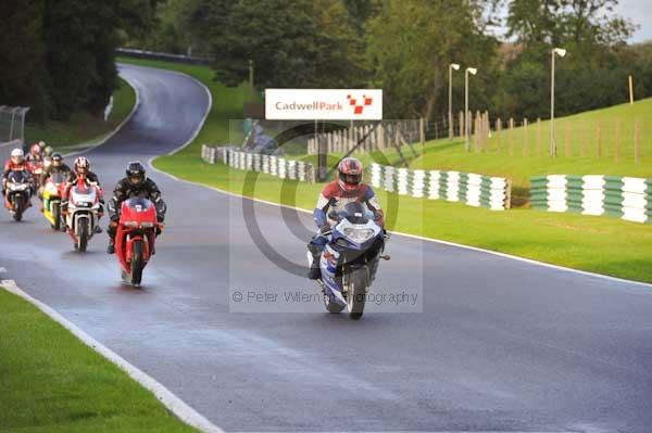 Motorcycle action photographs;cadwell;cadwell park photographs;event digital images;eventdigitalimages;motor racing louth lincolnshire;no limits trackday;peter wileman photography;trackday;trackday digital images;trackday photos