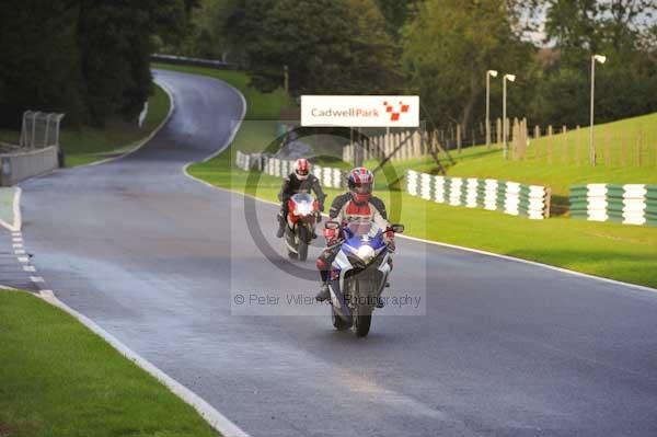 Motorcycle action photographs;cadwell;cadwell park photographs;event digital images;eventdigitalimages;motor racing louth lincolnshire;no limits trackday;peter wileman photography;trackday;trackday digital images;trackday photos
