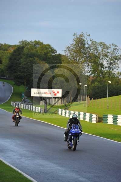 Motorcycle action photographs;cadwell;cadwell park photographs;event digital images;eventdigitalimages;motor racing louth lincolnshire;no limits trackday;peter wileman photography;trackday;trackday digital images;trackday photos