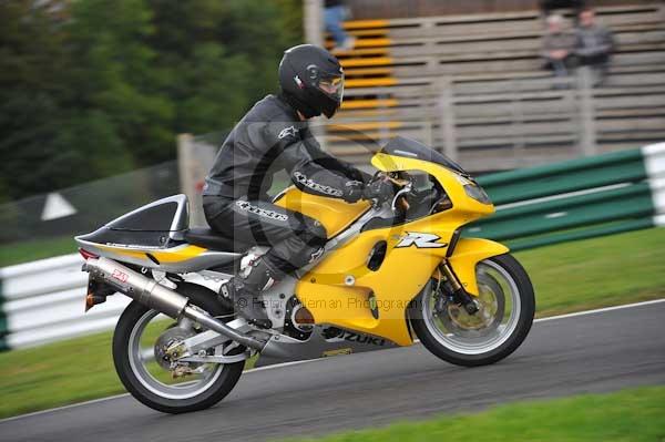 Motorcycle action photographs;cadwell;cadwell park photographs;event digital images;eventdigitalimages;motor racing louth lincolnshire;no limits trackday;peter wileman photography;trackday;trackday digital images;trackday photos