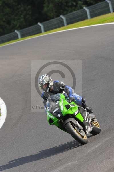 Motorcycle action photographs;cadwell;cadwell park photographs;event digital images;eventdigitalimages;motor racing louth lincolnshire;no limits trackday;peter wileman photography;trackday;trackday digital images;trackday photos