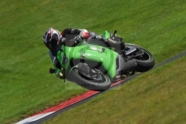 Motorcycle action photographs;cadwell;cadwell park photographs;event digital images;eventdigitalimages;motor racing louth lincolnshire;no limits trackday;peter wileman photography;trackday;trackday digital images;trackday photos