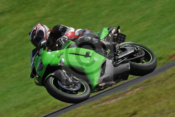 Motorcycle action photographs;cadwell;cadwell park photographs;event digital images;eventdigitalimages;motor racing louth lincolnshire;no limits trackday;peter wileman photography;trackday;trackday digital images;trackday photos