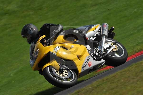 Motorcycle action photographs;cadwell;cadwell park photographs;event digital images;eventdigitalimages;motor racing louth lincolnshire;no limits trackday;peter wileman photography;trackday;trackday digital images;trackday photos