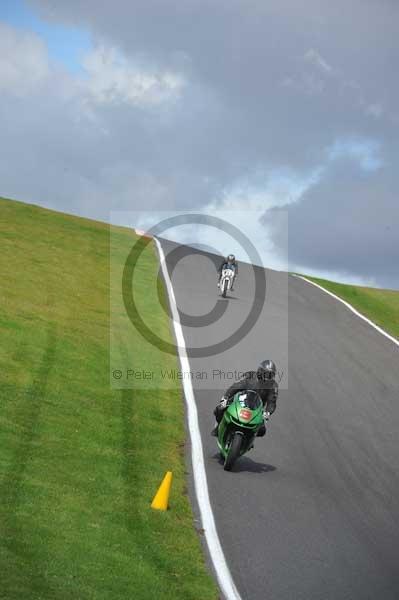 Motorcycle action photographs;cadwell;cadwell park photographs;event digital images;eventdigitalimages;motor racing louth lincolnshire;no limits trackday;peter wileman photography;trackday;trackday digital images;trackday photos