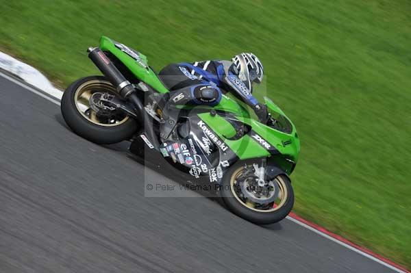 Motorcycle action photographs;cadwell;cadwell park photographs;event digital images;eventdigitalimages;motor racing louth lincolnshire;no limits trackday;peter wileman photography;trackday;trackday digital images;trackday photos