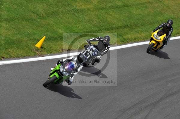 Motorcycle action photographs;cadwell;cadwell park photographs;event digital images;eventdigitalimages;motor racing louth lincolnshire;no limits trackday;peter wileman photography;trackday;trackday digital images;trackday photos