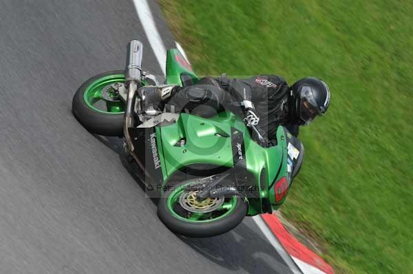 Motorcycle action photographs;cadwell;cadwell park photographs;event digital images;eventdigitalimages;motor racing louth lincolnshire;no limits trackday;peter wileman photography;trackday;trackday digital images;trackday photos