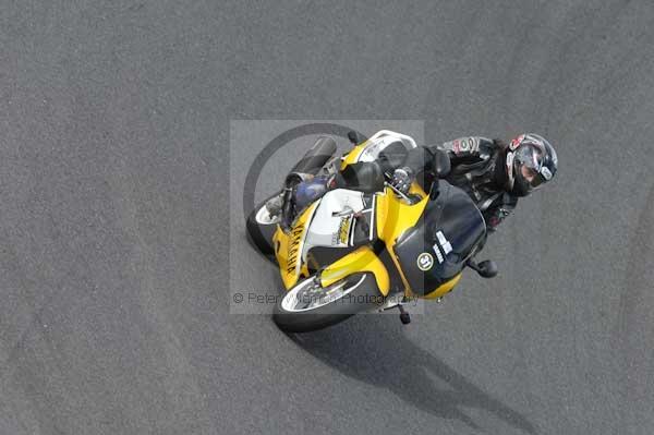 Motorcycle action photographs;cadwell;cadwell park photographs;event digital images;eventdigitalimages;motor racing louth lincolnshire;no limits trackday;peter wileman photography;trackday;trackday digital images;trackday photos