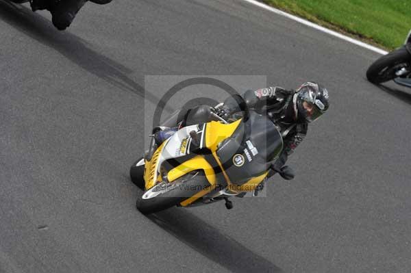 Motorcycle action photographs;cadwell;cadwell park photographs;event digital images;eventdigitalimages;motor racing louth lincolnshire;no limits trackday;peter wileman photography;trackday;trackday digital images;trackday photos