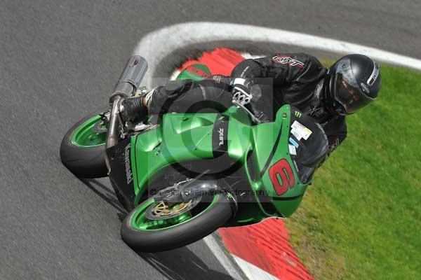 Motorcycle action photographs;cadwell;cadwell park photographs;event digital images;eventdigitalimages;motor racing louth lincolnshire;no limits trackday;peter wileman photography;trackday;trackday digital images;trackday photos