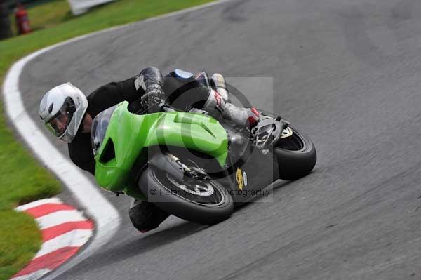 Motorcycle action photographs;cadwell;cadwell park photographs;event digital images;eventdigitalimages;motor racing louth lincolnshire;no limits trackday;peter wileman photography;trackday;trackday digital images;trackday photos