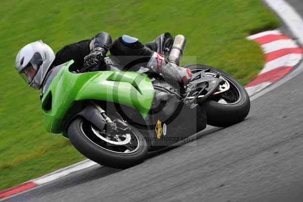 Motorcycle action photographs;cadwell;cadwell park photographs;event digital images;eventdigitalimages;motor racing louth lincolnshire;no limits trackday;peter wileman photography;trackday;trackday digital images;trackday photos