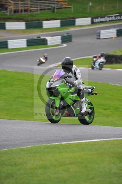 Motorcycle action photographs;cadwell;cadwell park photographs;event digital images;eventdigitalimages;motor racing louth lincolnshire;no limits trackday;peter wileman photography;trackday;trackday digital images;trackday photos