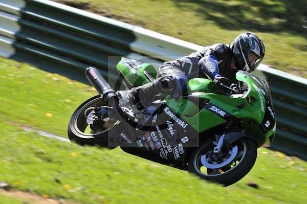 Motorcycle action photographs;cadwell;cadwell park photographs;event digital images;eventdigitalimages;motor racing louth lincolnshire;no limits trackday;peter wileman photography;trackday;trackday digital images;trackday photos