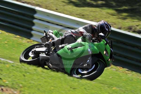 Motorcycle action photographs;cadwell;cadwell park photographs;event digital images;eventdigitalimages;motor racing louth lincolnshire;no limits trackday;peter wileman photography;trackday;trackday digital images;trackday photos