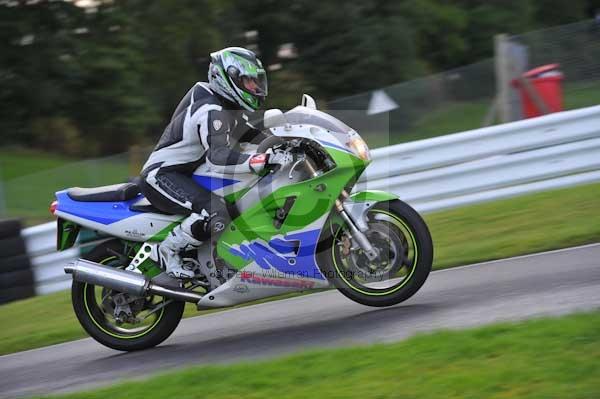 Motorcycle action photographs;cadwell;cadwell park photographs;event digital images;eventdigitalimages;motor racing louth lincolnshire;no limits trackday;peter wileman photography;trackday;trackday digital images;trackday photos