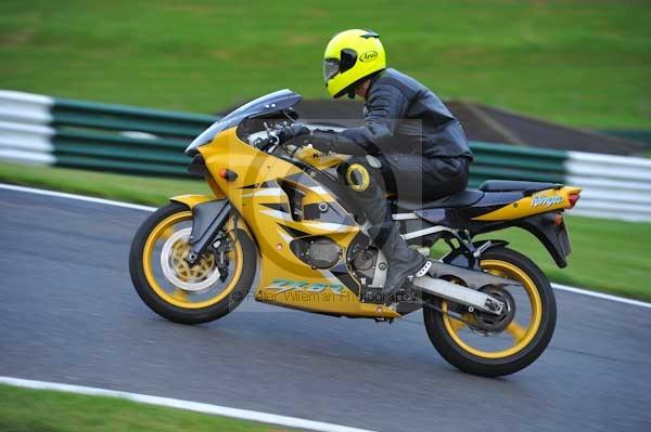 Motorcycle action photographs;cadwell;cadwell park photographs;event digital images;eventdigitalimages;motor racing louth lincolnshire;no limits trackday;peter wileman photography;trackday;trackday digital images;trackday photos