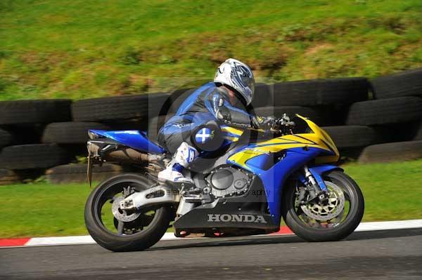 Motorcycle action photographs;cadwell;cadwell park photographs;event digital images;eventdigitalimages;motor racing louth lincolnshire;no limits trackday;peter wileman photography;trackday;trackday digital images;trackday photos