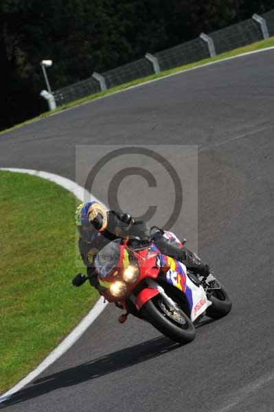Motorcycle action photographs;cadwell;cadwell park photographs;event digital images;eventdigitalimages;motor racing louth lincolnshire;no limits trackday;peter wileman photography;trackday;trackday digital images;trackday photos
