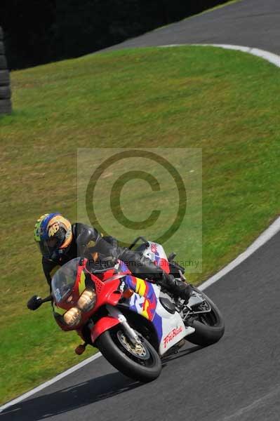 Motorcycle action photographs;cadwell;cadwell park photographs;event digital images;eventdigitalimages;motor racing louth lincolnshire;no limits trackday;peter wileman photography;trackday;trackday digital images;trackday photos