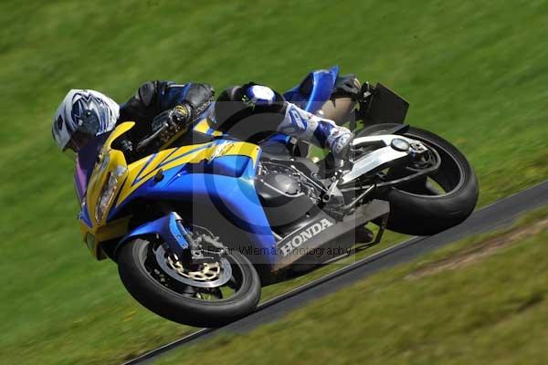 Motorcycle action photographs;cadwell;cadwell park photographs;event digital images;eventdigitalimages;motor racing louth lincolnshire;no limits trackday;peter wileman photography;trackday;trackday digital images;trackday photos
