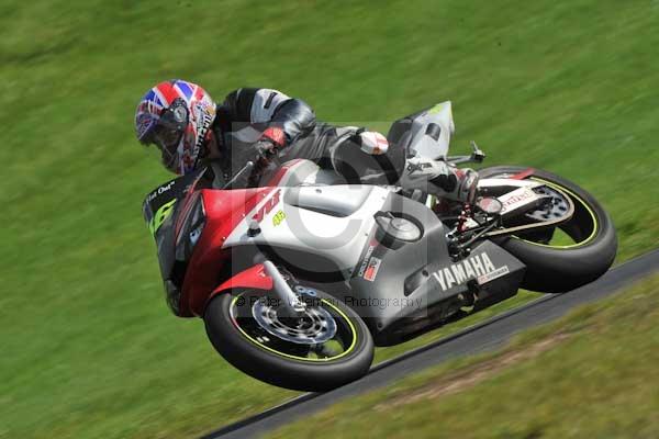Motorcycle action photographs;cadwell;cadwell park photographs;event digital images;eventdigitalimages;motor racing louth lincolnshire;no limits trackday;peter wileman photography;trackday;trackday digital images;trackday photos