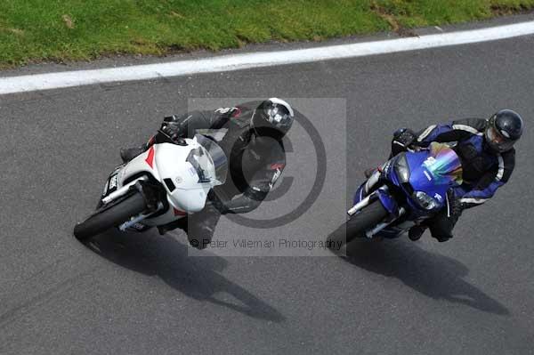 Motorcycle action photographs;cadwell;cadwell park photographs;event digital images;eventdigitalimages;motor racing louth lincolnshire;no limits trackday;peter wileman photography;trackday;trackday digital images;trackday photos